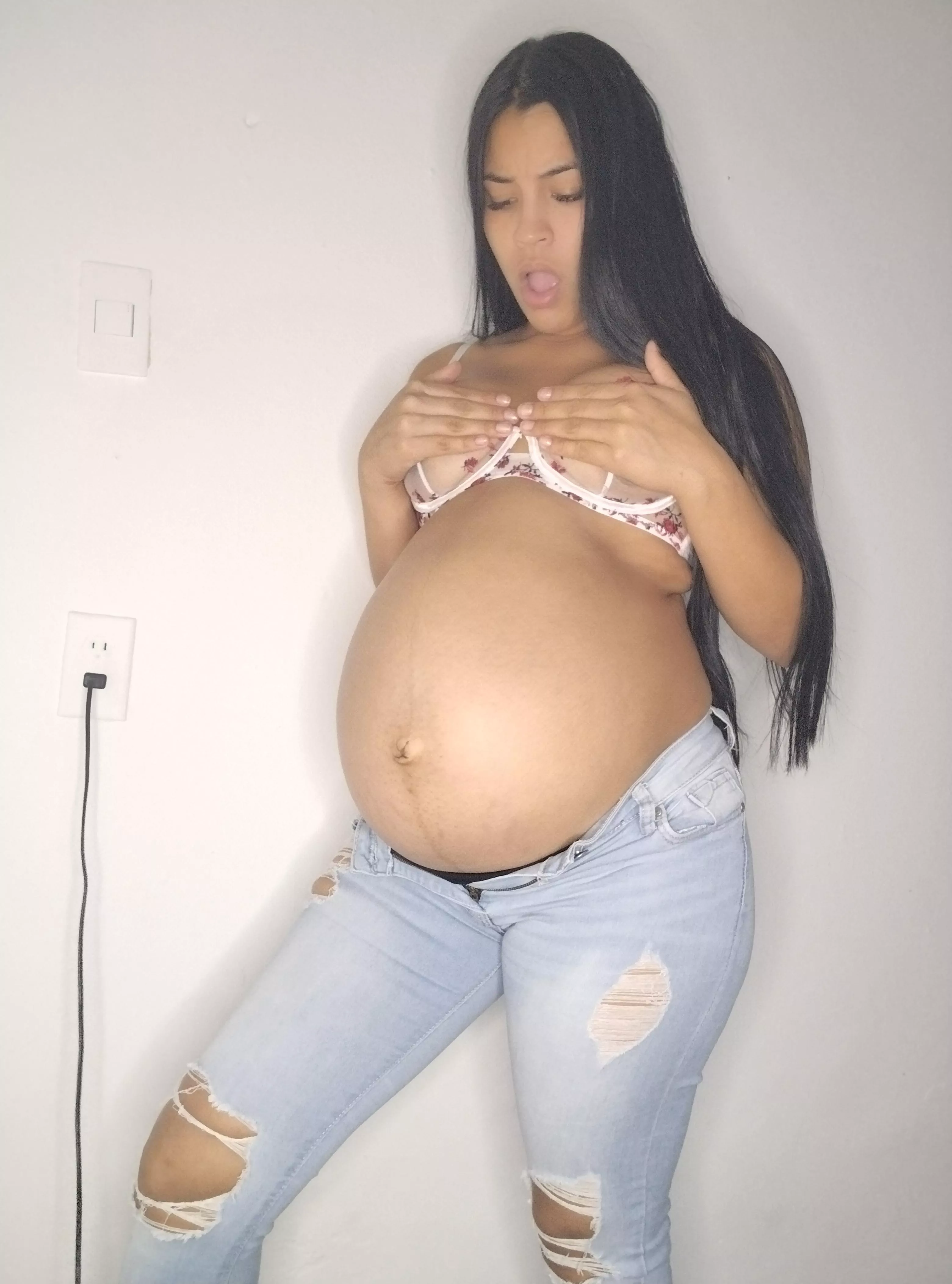 Hi 39 weesk 😍😍 posted by eliselinapreggo