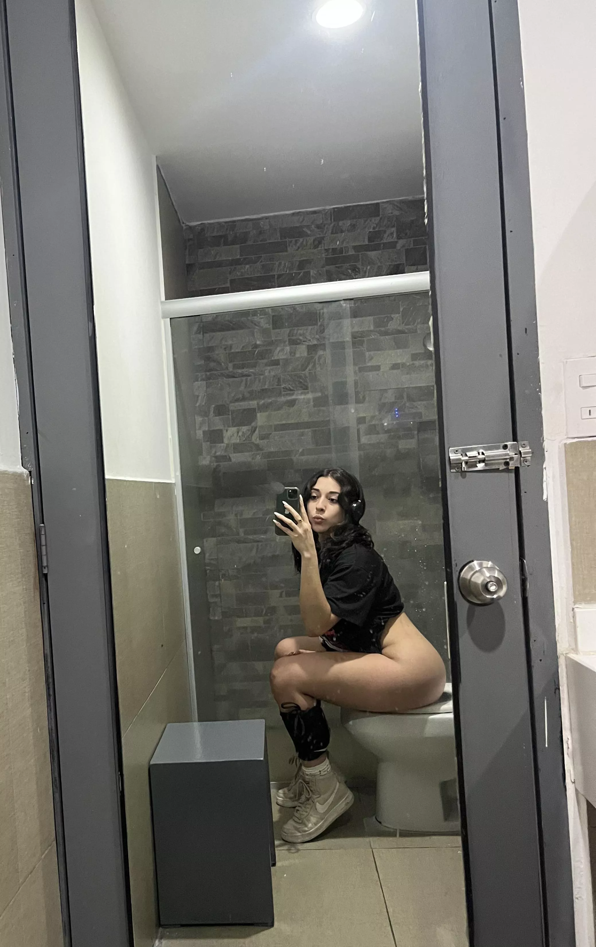 how do we feel about toilet mirror selfies 😋 posted by meowlennaa