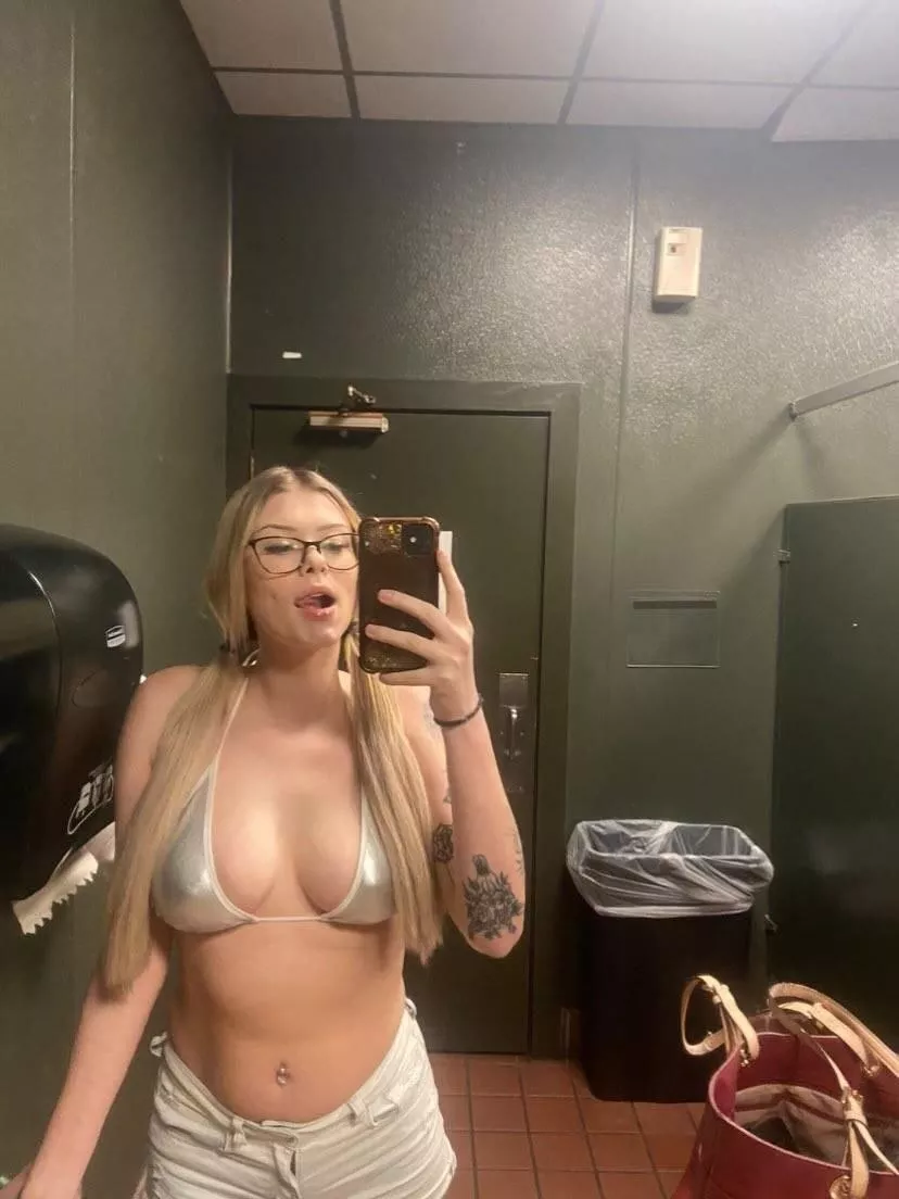 If I was your manager could I peg you on break 🙈🥵🍤 posted by Correct-Doubt-7361