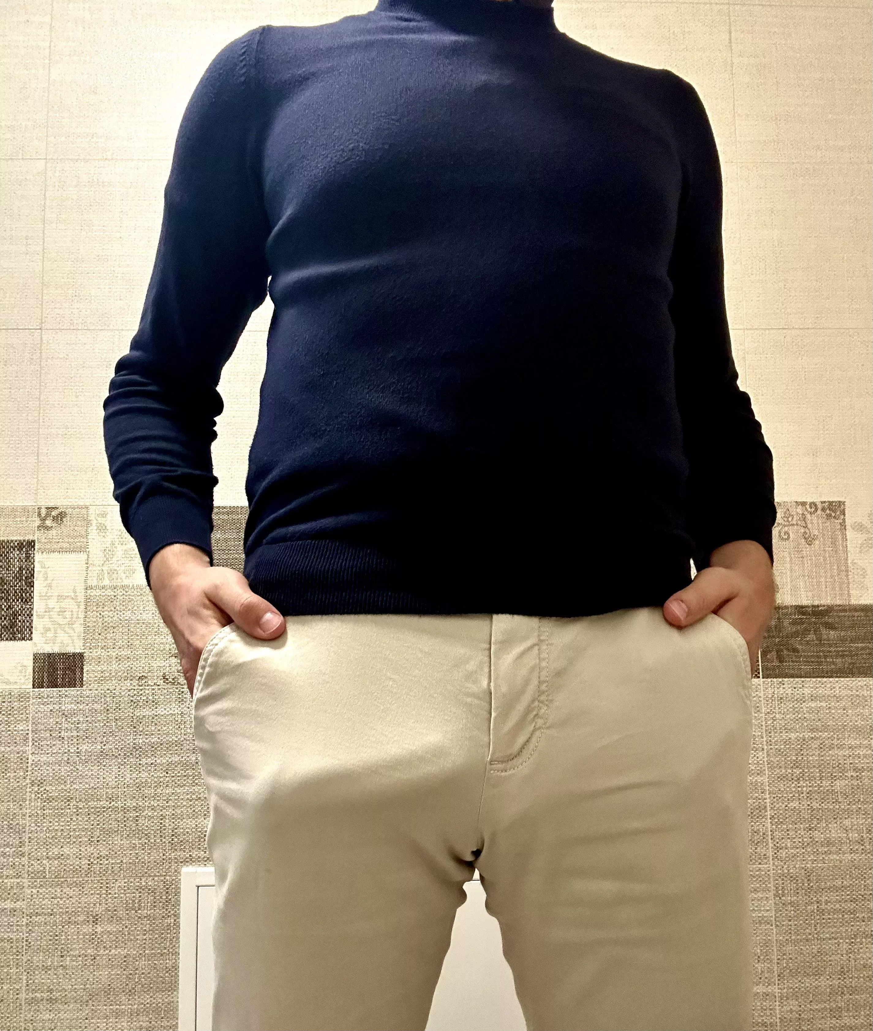 Light pants outline posted by Alternative-Steak-30