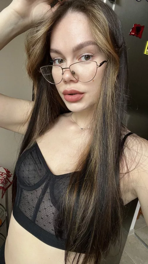 look how beautiful I am by Endurable_Height_