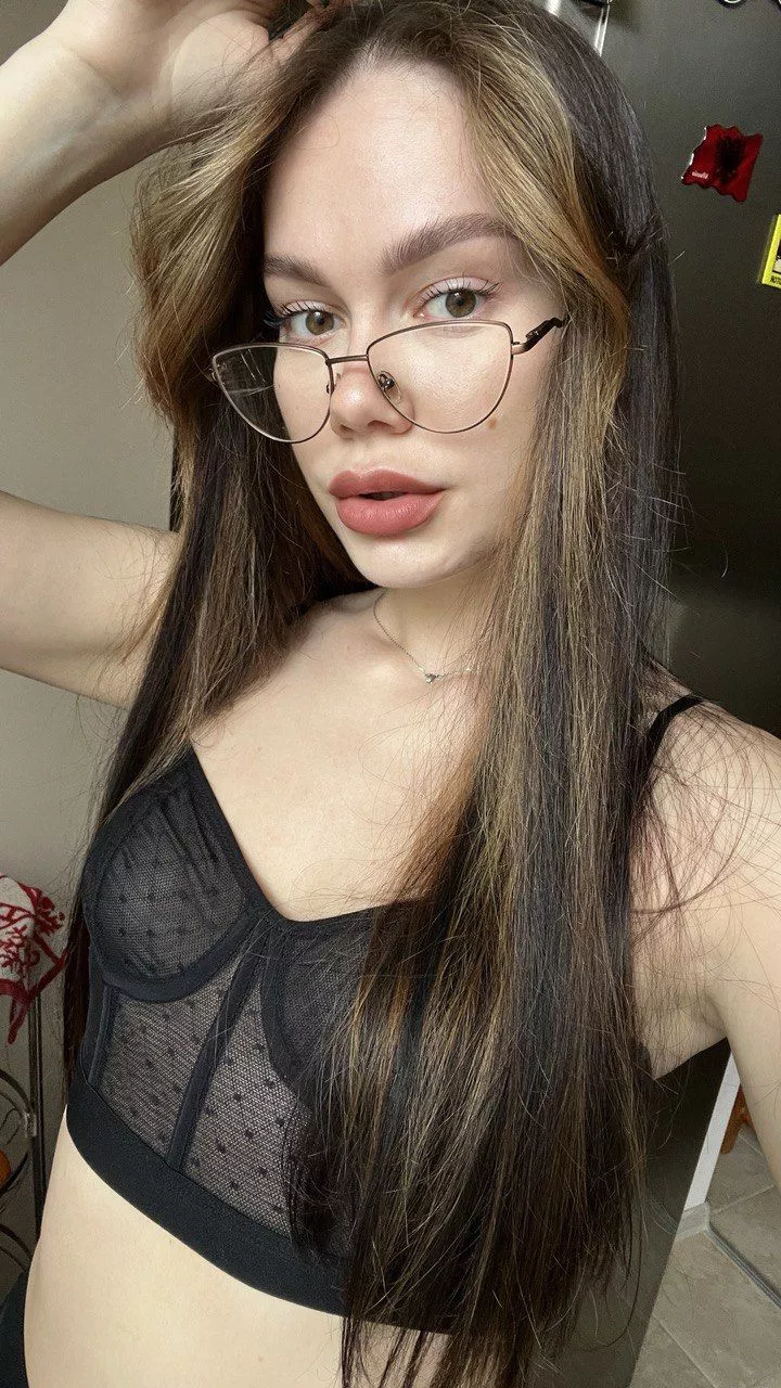 look how beautiful I am posted by Endurable_Height_