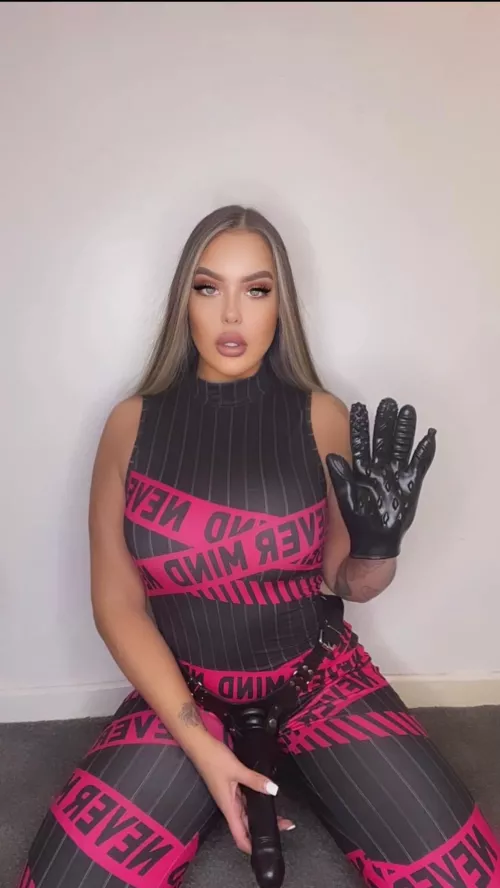 nothing better than a little rubbing while i penetrate you at the same time by Robyn_inked