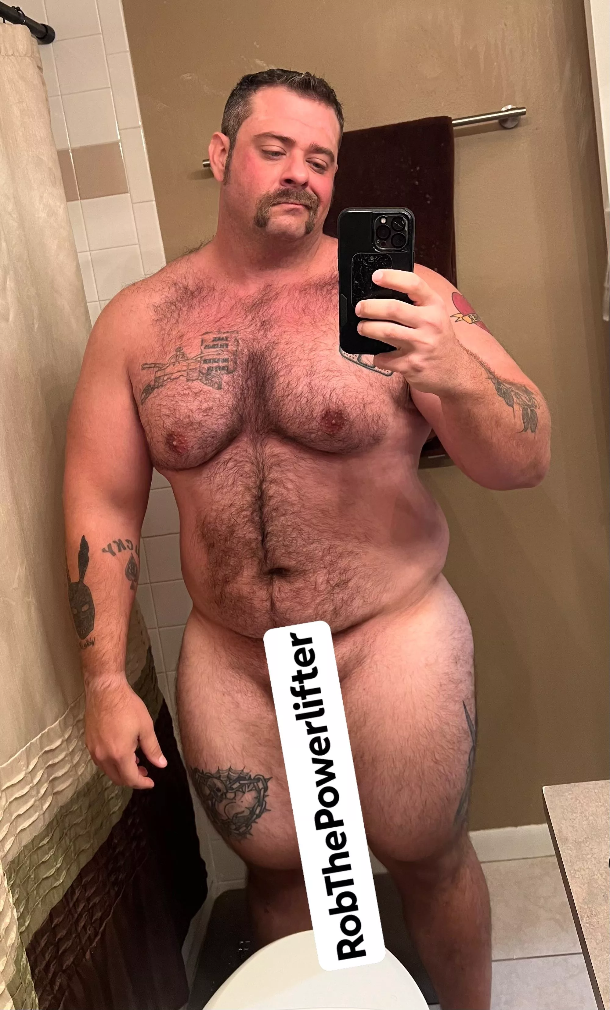 Rate my quads 1 - 10 and be honest posted by RobThePowerLifter