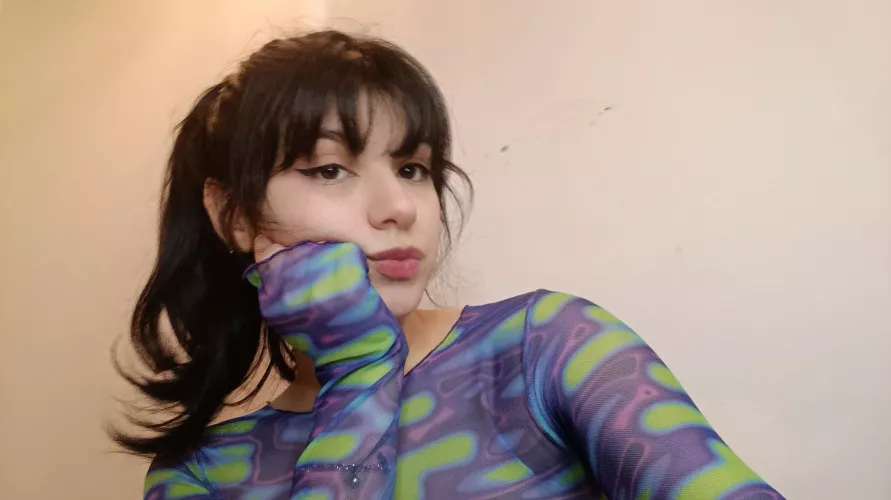 Unprepared selfie of mine.What are your thoughts? by Lovepopsicle