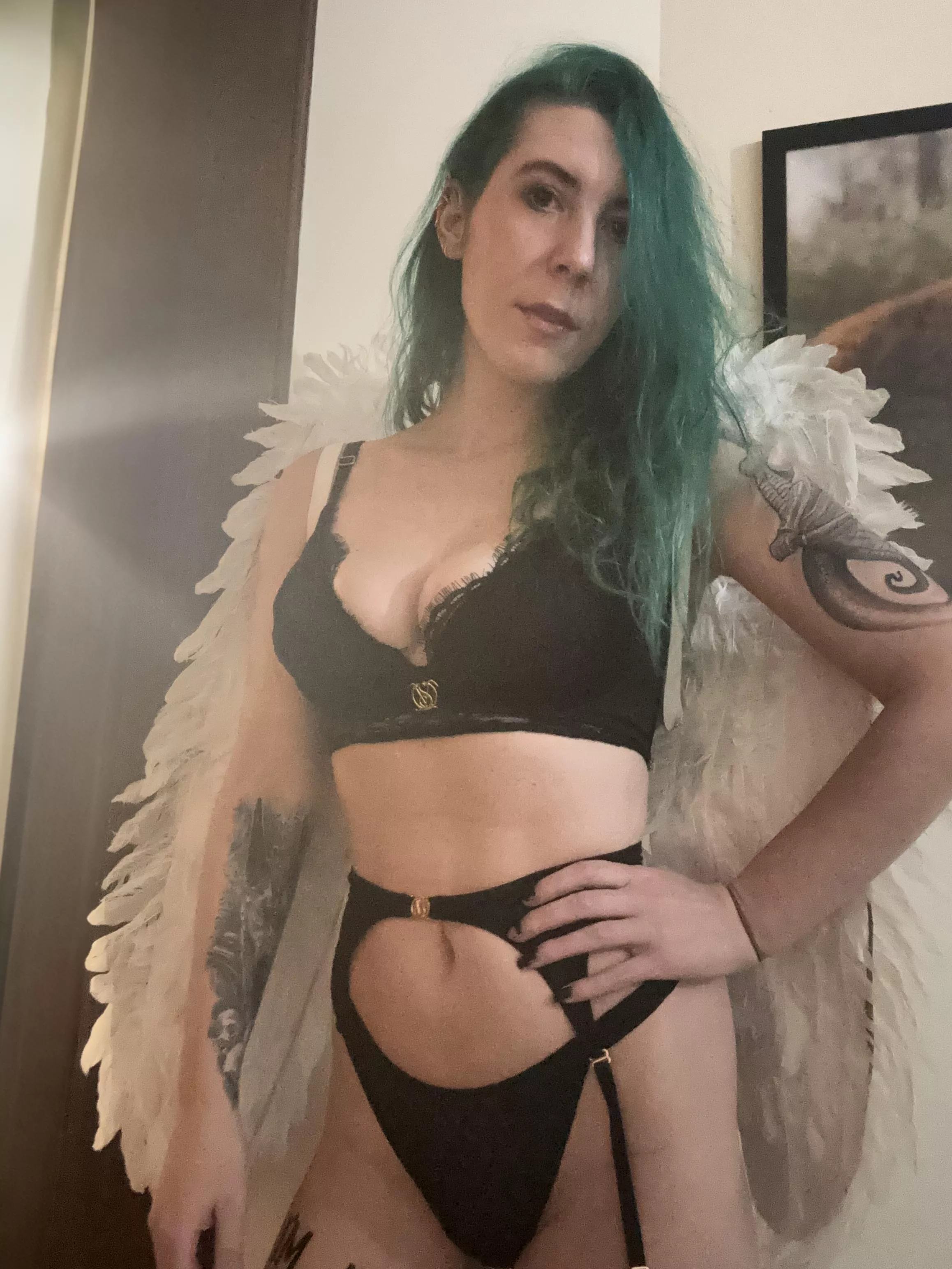 A petite VS Angel posted by sirenskiss3