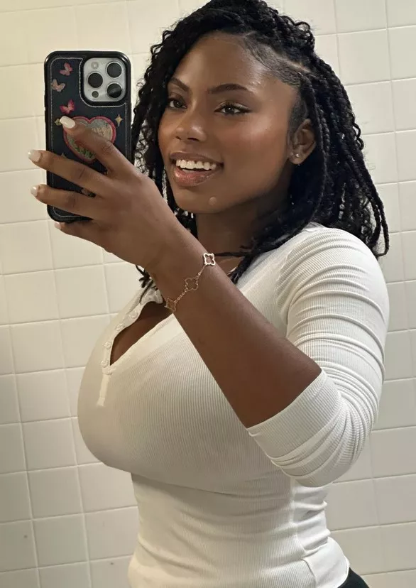 Black girl selfie posted by Desecr8or