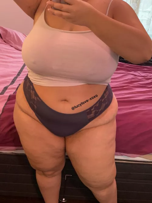 Curvylicious by LucyLove-xoxo