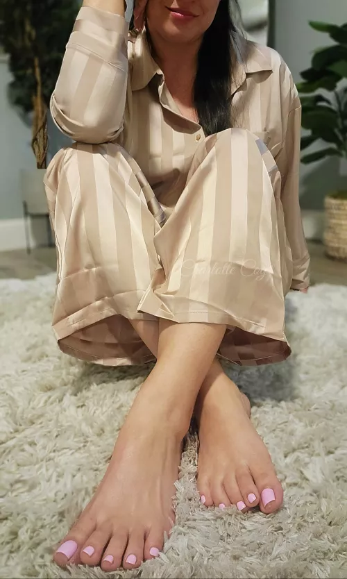 Good morning, do you like my pedicure? by cc51817