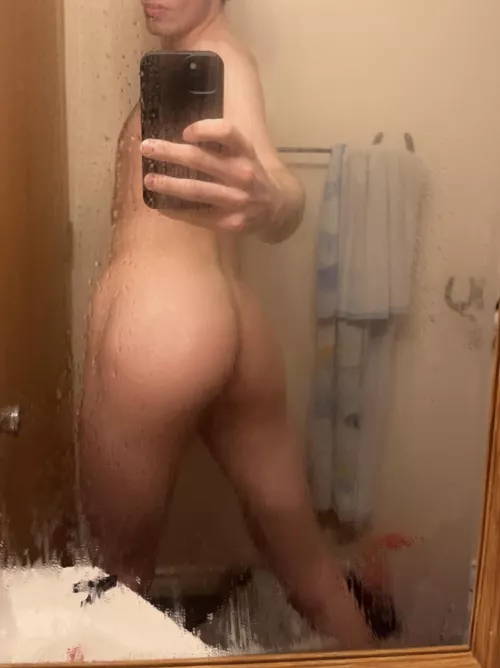 Hey 😈 by Brrreddit01