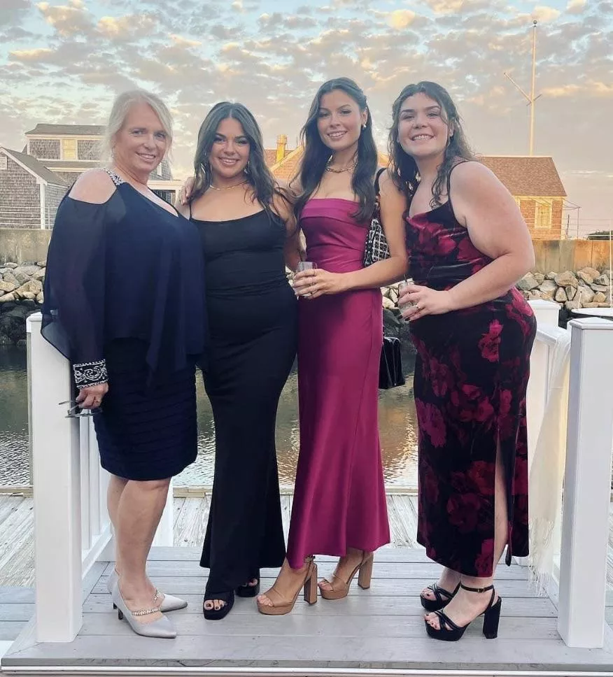 Hot fam posted by Jaded-Expert-4353