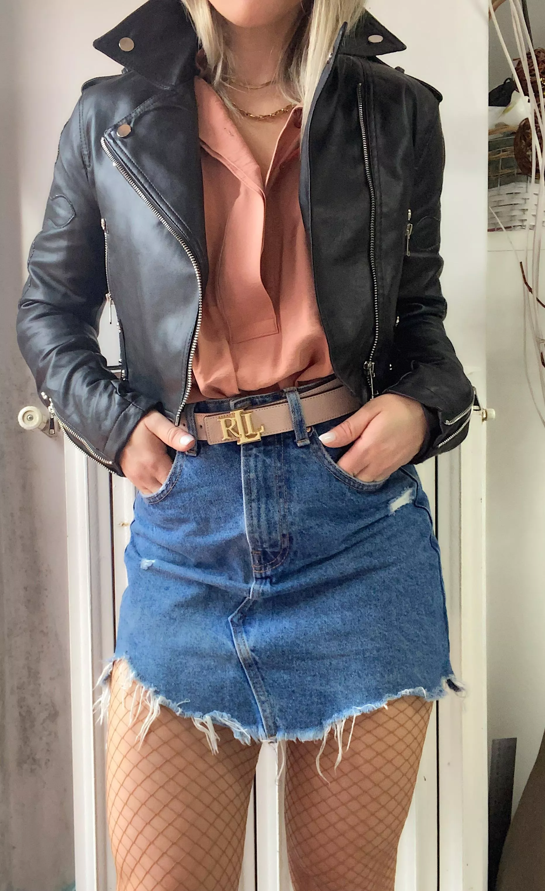 Ladies in leather jacket posted by NatyBond_OF