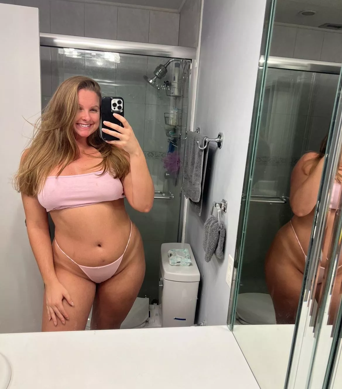 Like my hair and my hips?? posted by bigduchvip