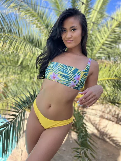 My boobs deserve attention by sunshinesinaxo