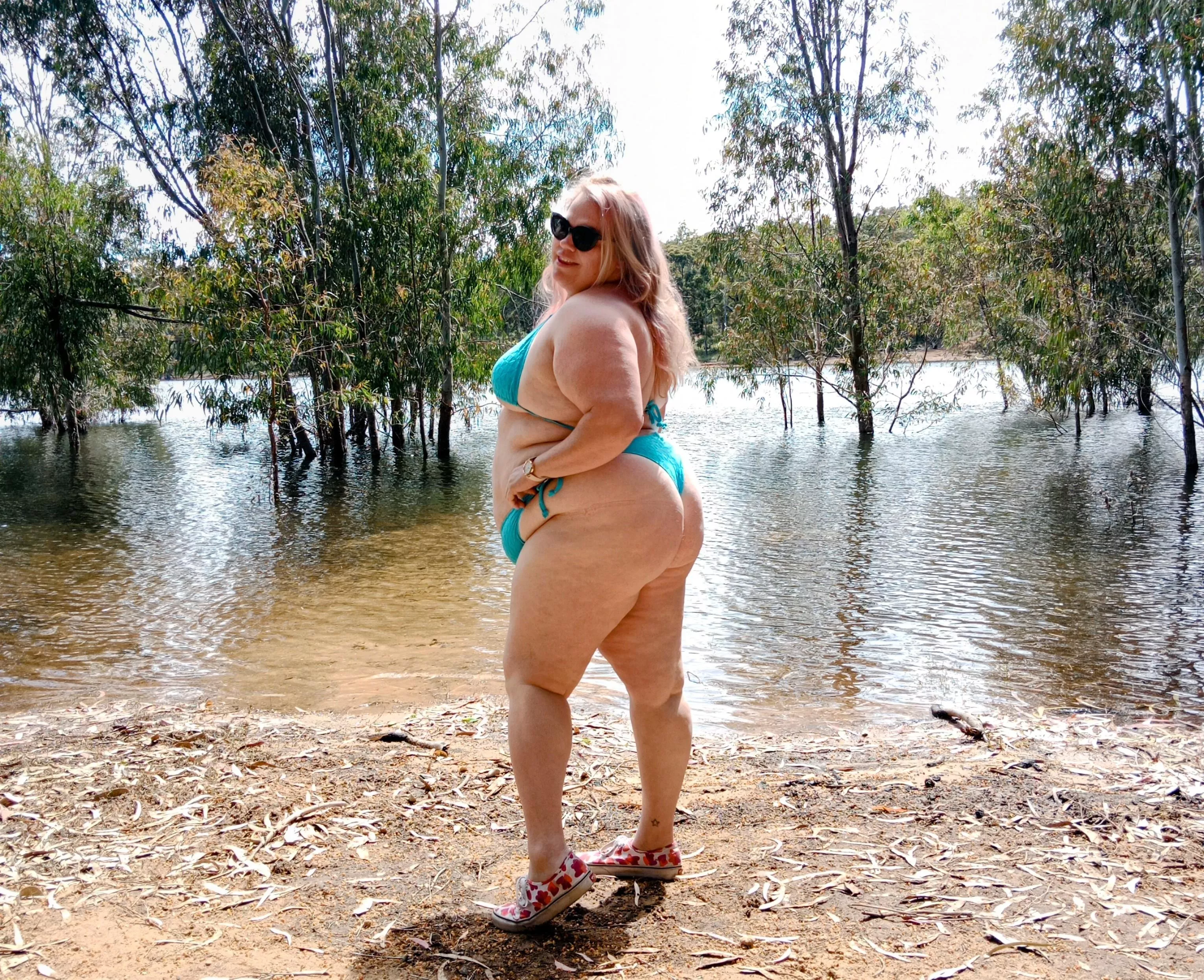 Suns out, buns out...who loves BBW bikini weather? posted by onlyjaynefan