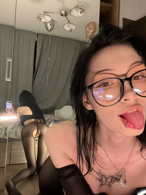 Without bra, without panties, I'm a bad girl by kaiko_riko