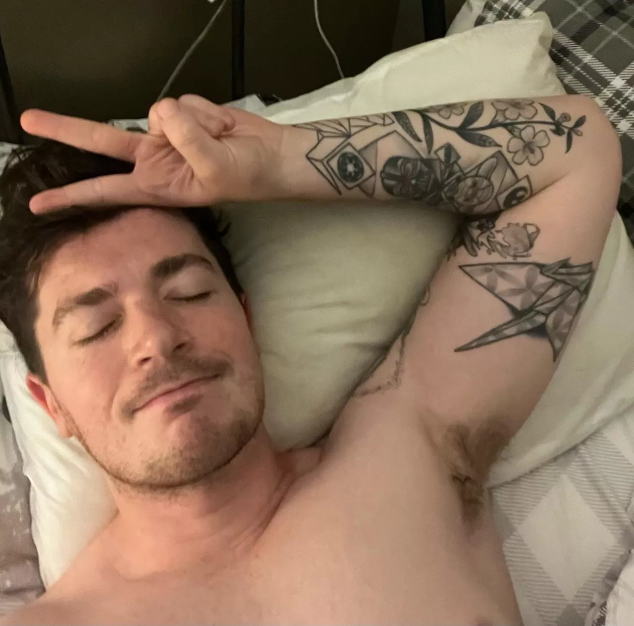 Afternoon napping, just need my face in some hairy pits to make it perfect ✌🏻 posted by SpacePizza48