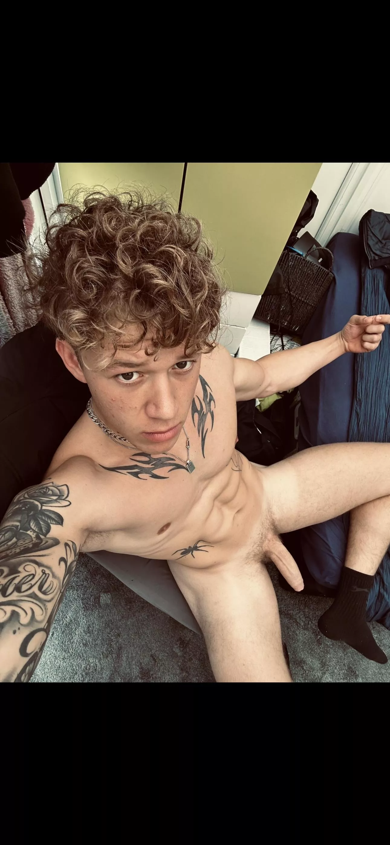 Come take a seat 💺 posted by CJX0-