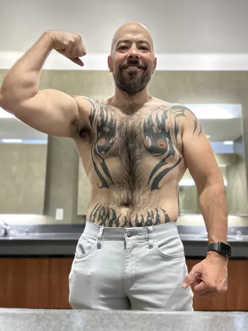 Hairy and flexing by DietCokeGymDonuts