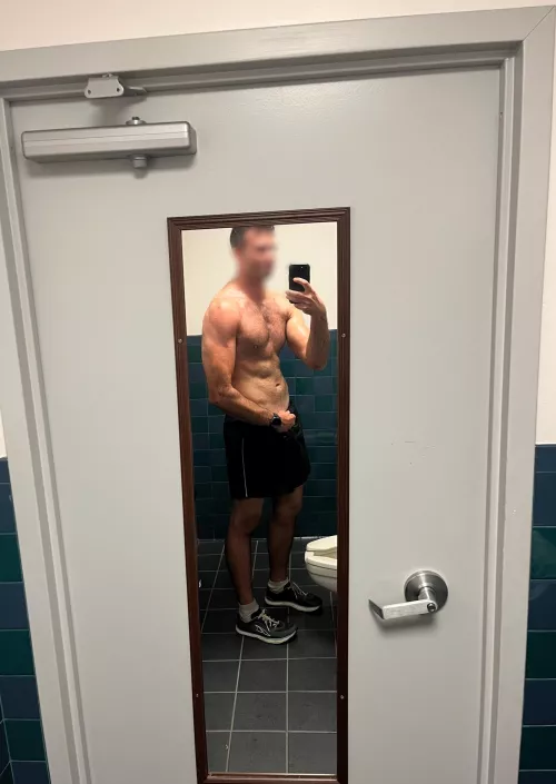 Late night workout after putting the kids to bed. Anyone want to hit the showers with me? (33) by Lanky_Actuary1420