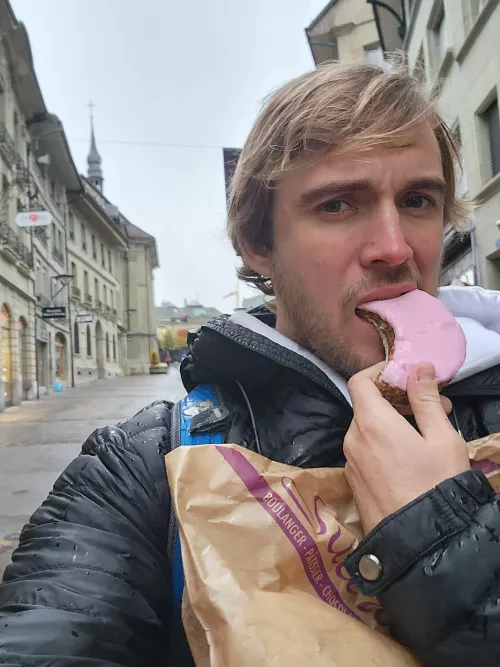 Let's eat pastries together 😊 by LongJohnDeacon