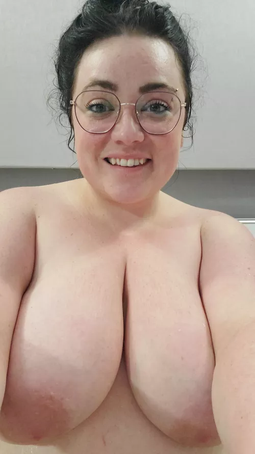 Naked admin assistant by Jaded-Room3602