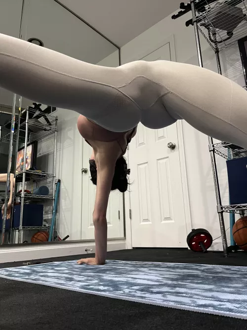 Split me open by the_flexi_belle