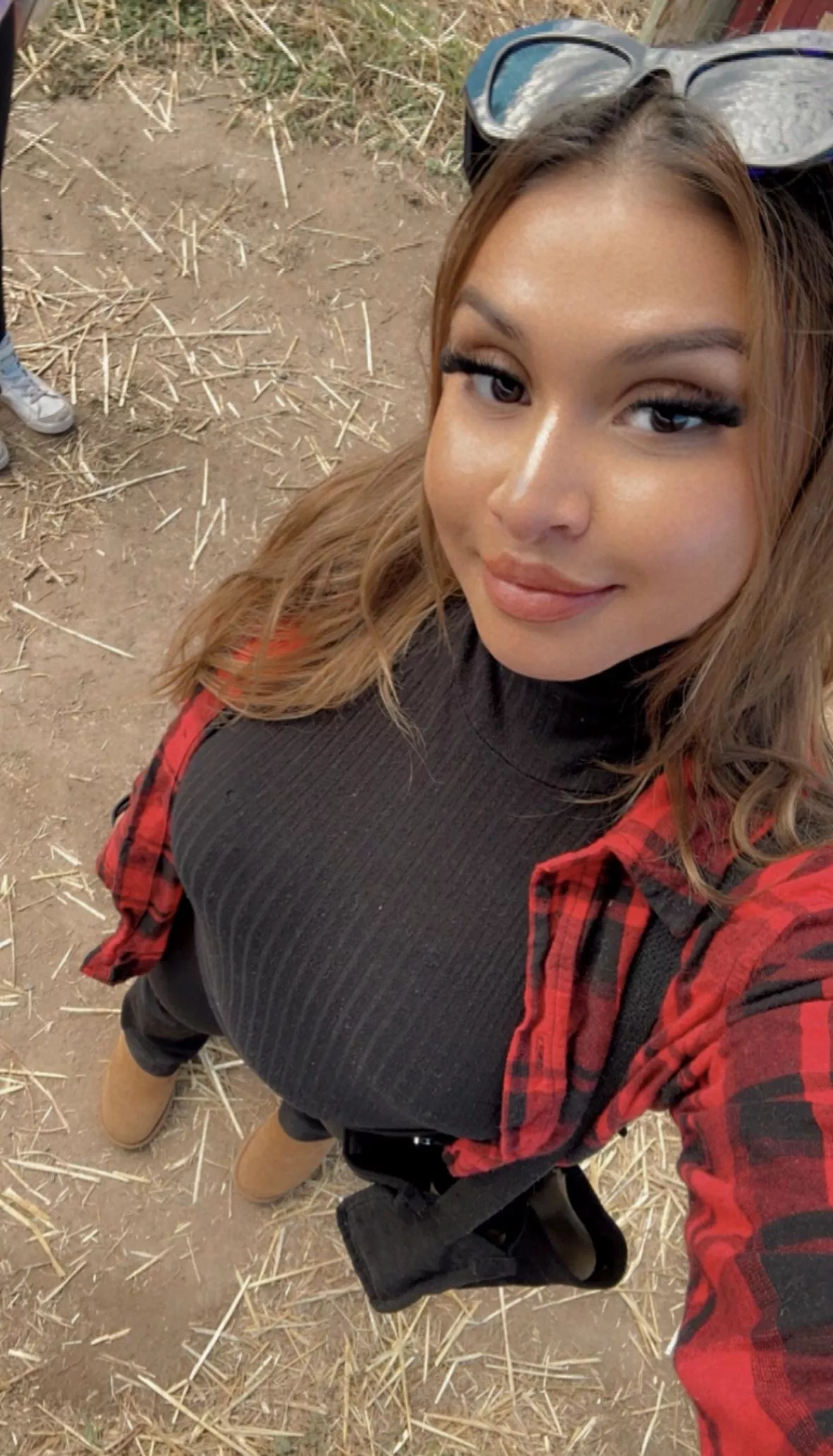 Busty in black posted by anonymous123456_