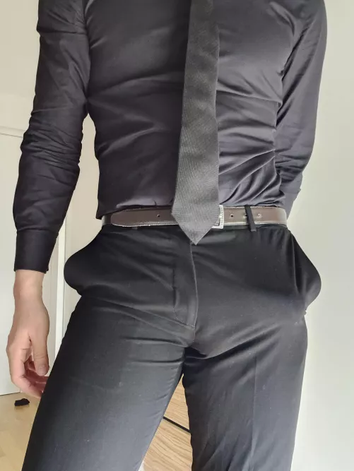 Do you guys like bulges in suit pants by uporabnik1234