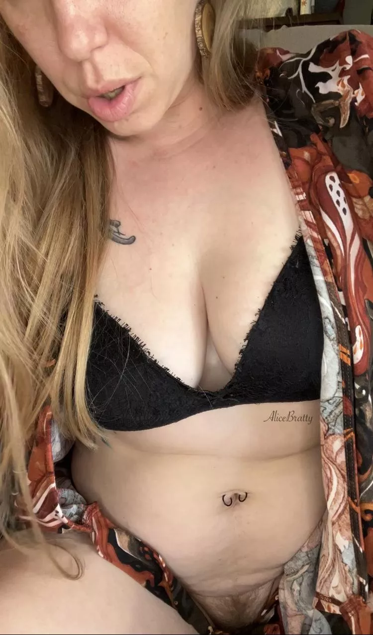 Do you like an all natural woman? posted by AliceBratty