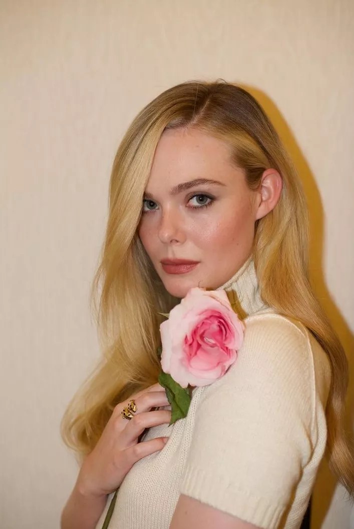 Elle Fanning posted by sagar9175