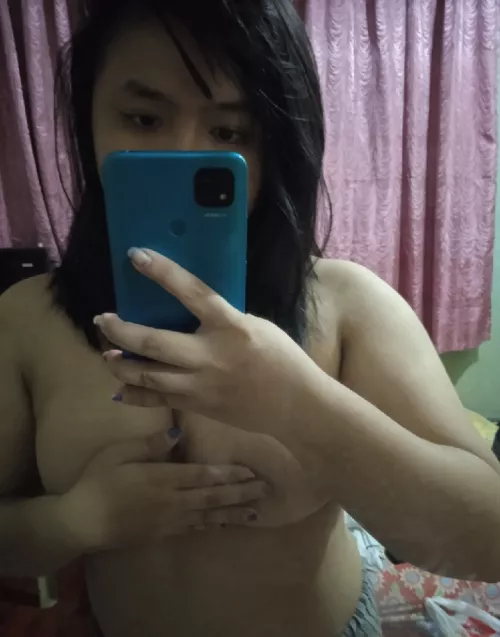 [F] Hi 😇 by Burn21out