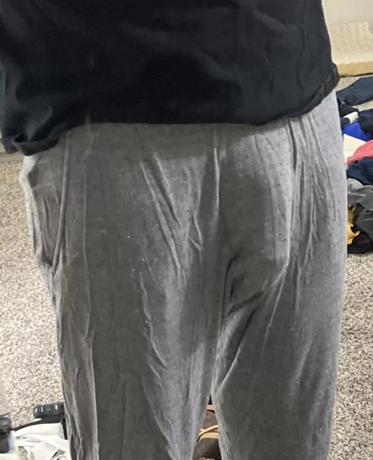 GF makes me change out of my sweatpants when her friends come over.. would you make me do the same? posted by Aggravating_Bag_774