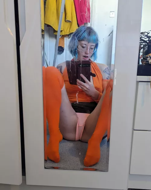 Halloween's over but Velma is still horny by vixen_smitten