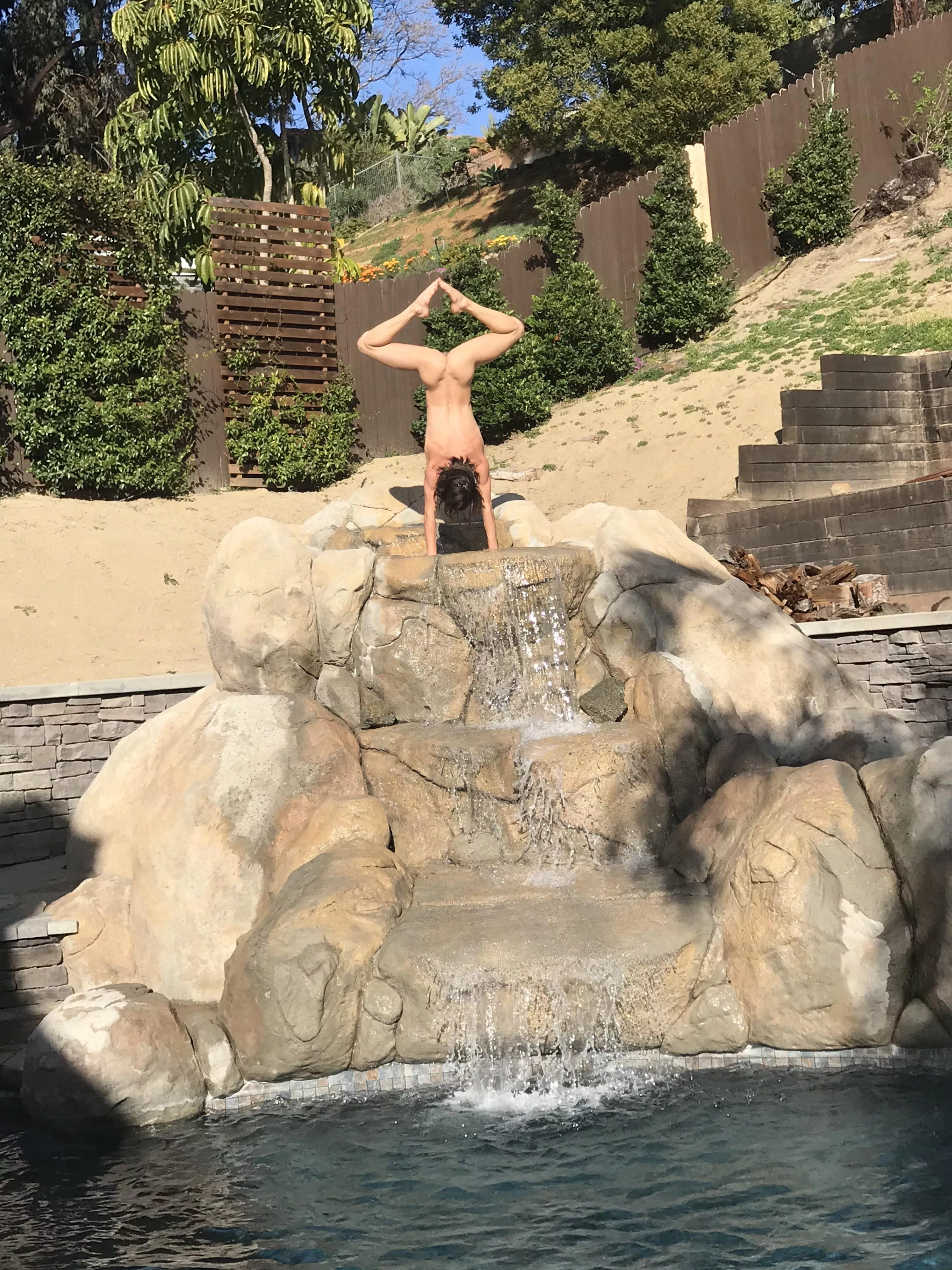 Handstands! You handstand?! posted by LizBeCheeky