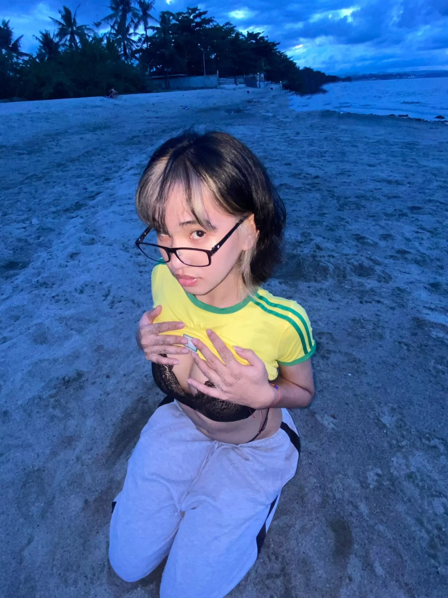 Hiii beach with me? posted by Sidebaemwa