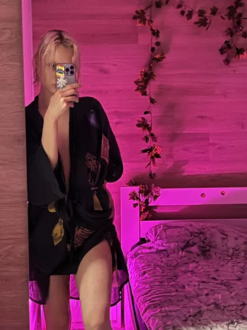 hot blonde by Gabbby_baby