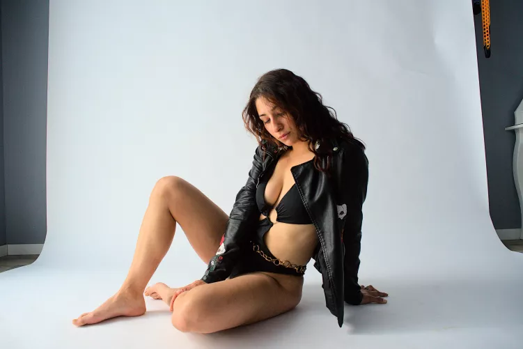 I have something with guys who have feet fetish by Orla_FD