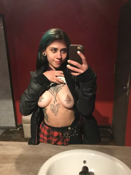 I wanna get some piercings on my nipples by uwuninu