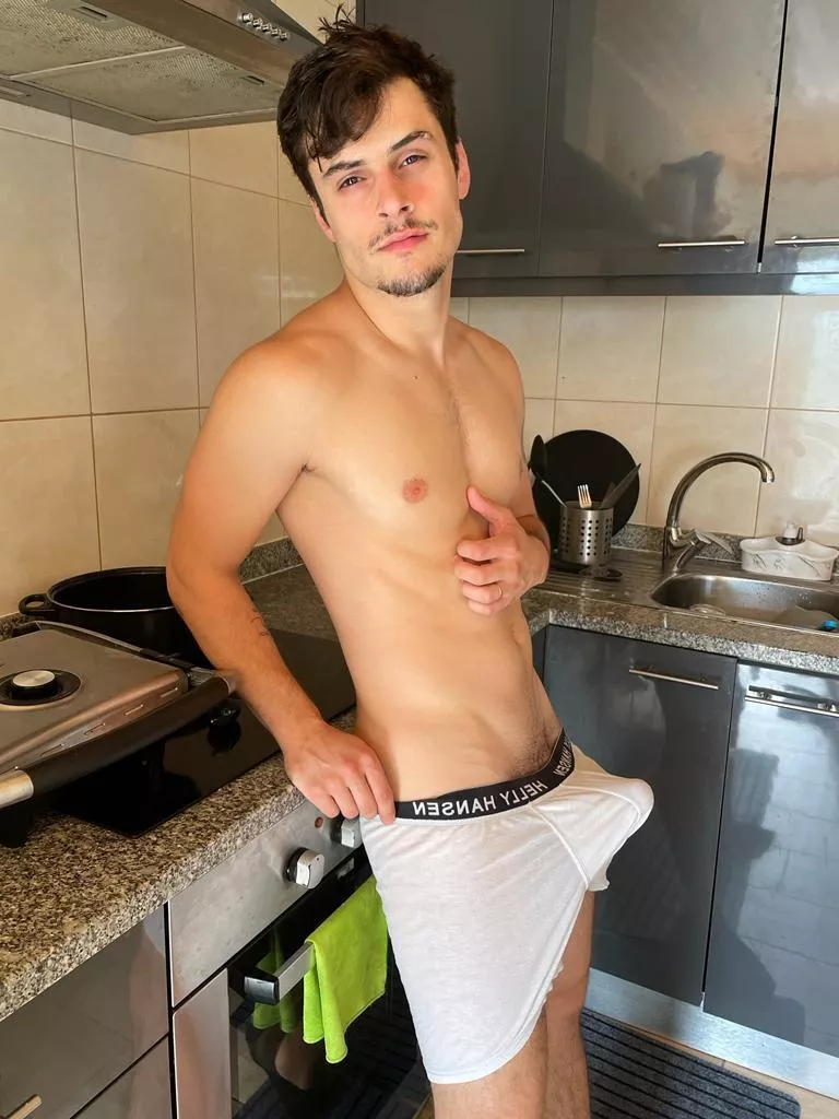 If you are chubby, have thick legs and a big ass, I am the right place for you. posted by Luigui_cazador