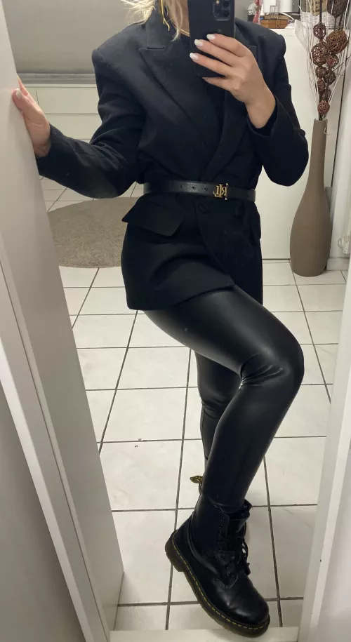 Leggings in leather and dr marten’s by NatyBond_OF