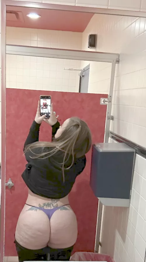 Make it bounce (f) fat ass and a fat pussy by NikkiNeedsMore