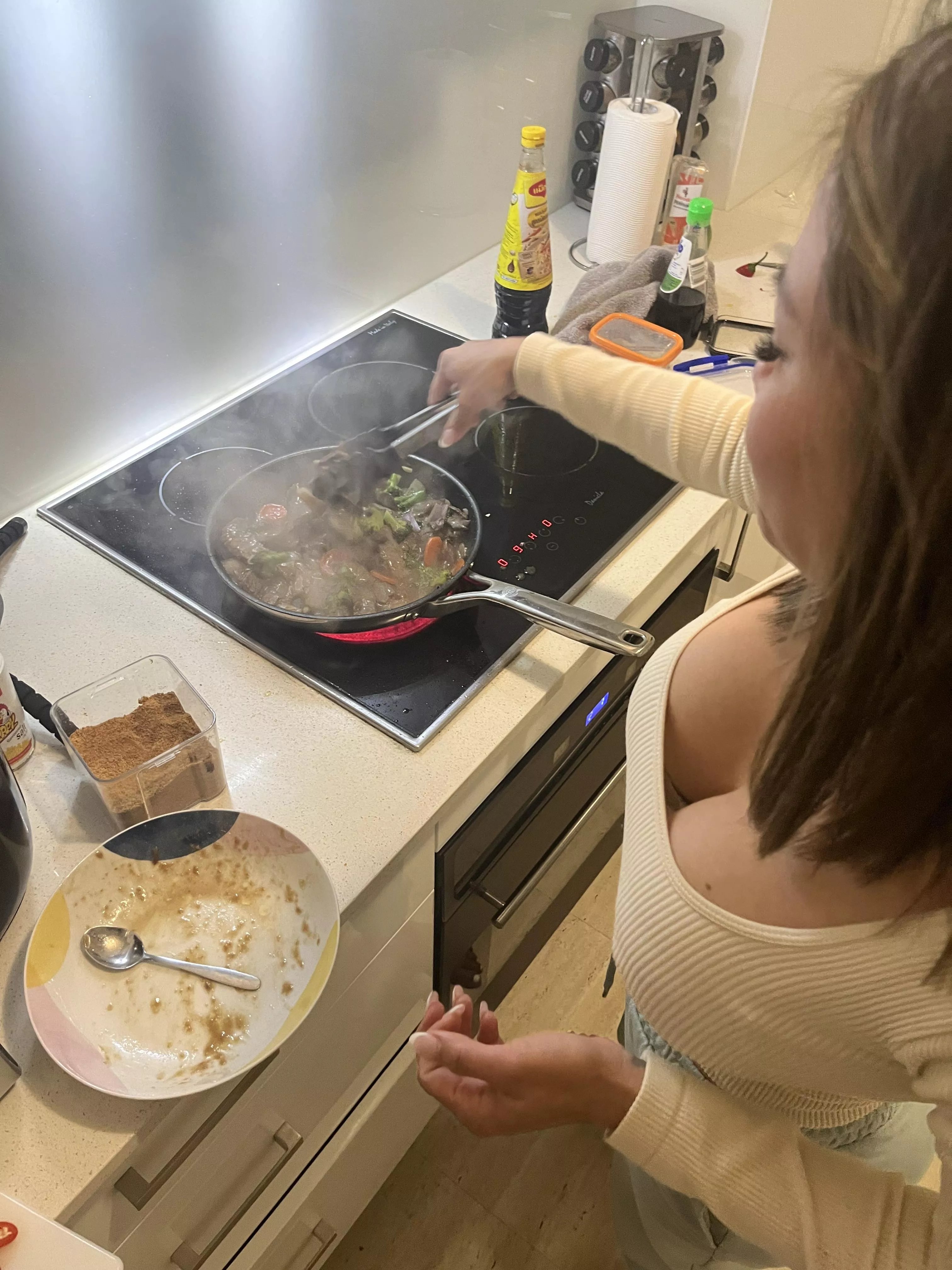 Massage and cook meal posted by Lonley_milf