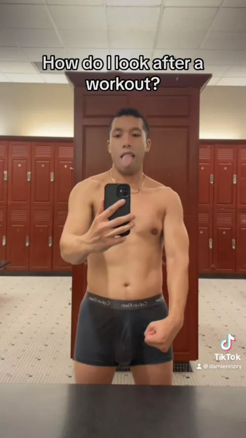 My locker room selfie by damienrizzy