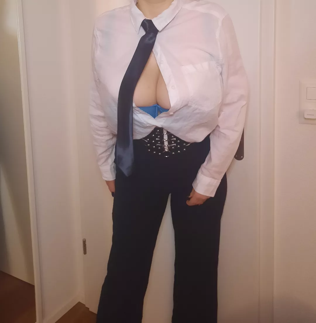 Peeking is allowed posted by missmeismaid