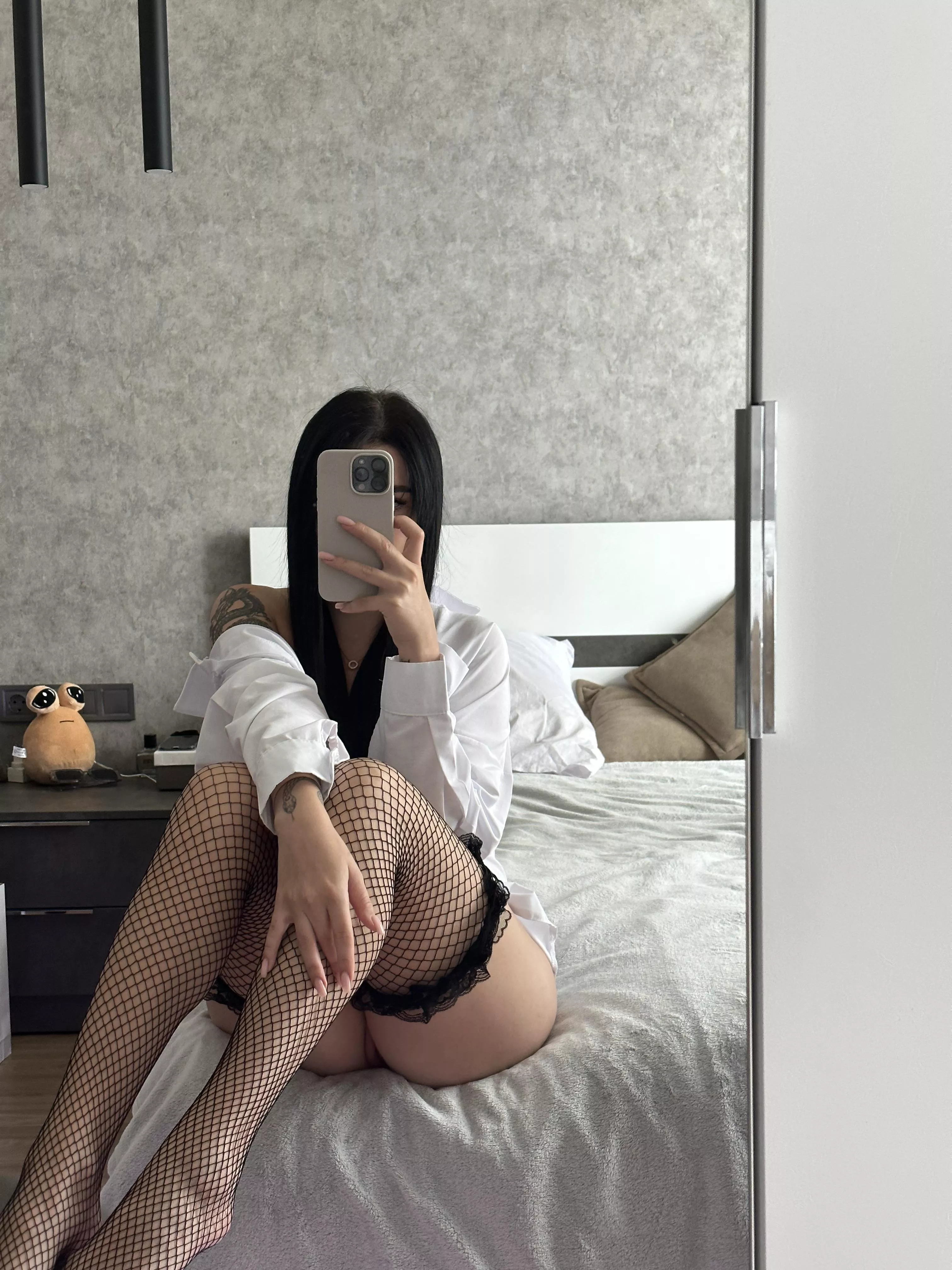 this grade 3 teacher means business when shes wearing fishnets posted by diahau