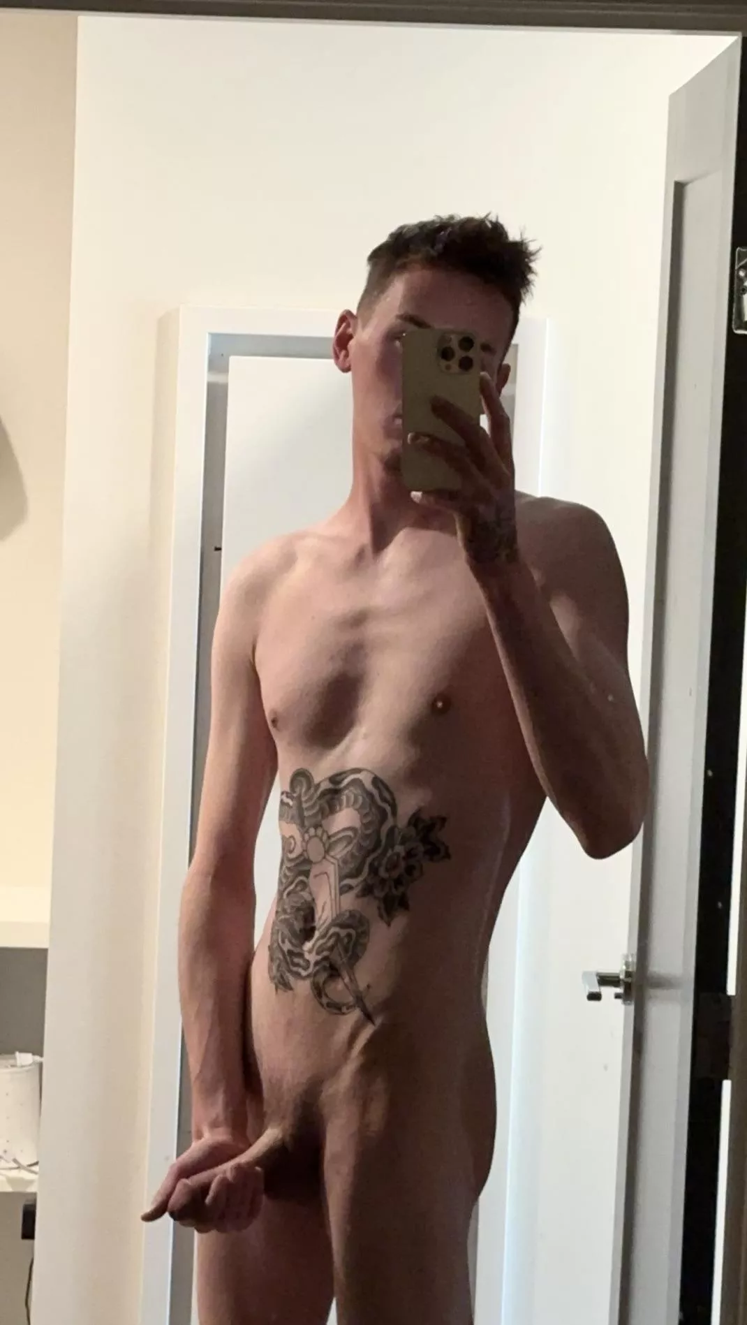 6’3” vers and friendly say hi :) posted by January666th