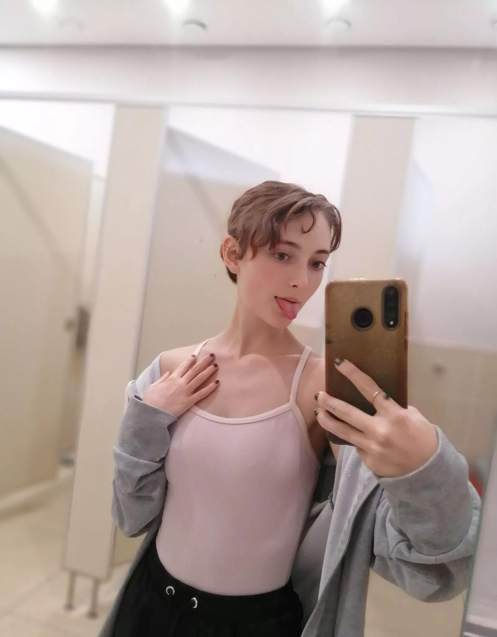 Am I your type of girl F18 posted by dewcarrot