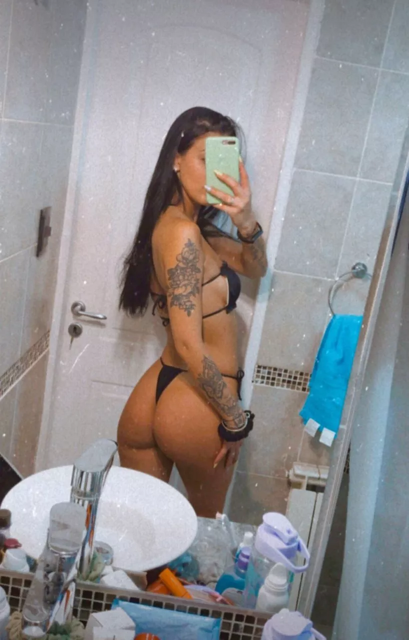 Anybody up? 🍑 posted by SMP138H6Y