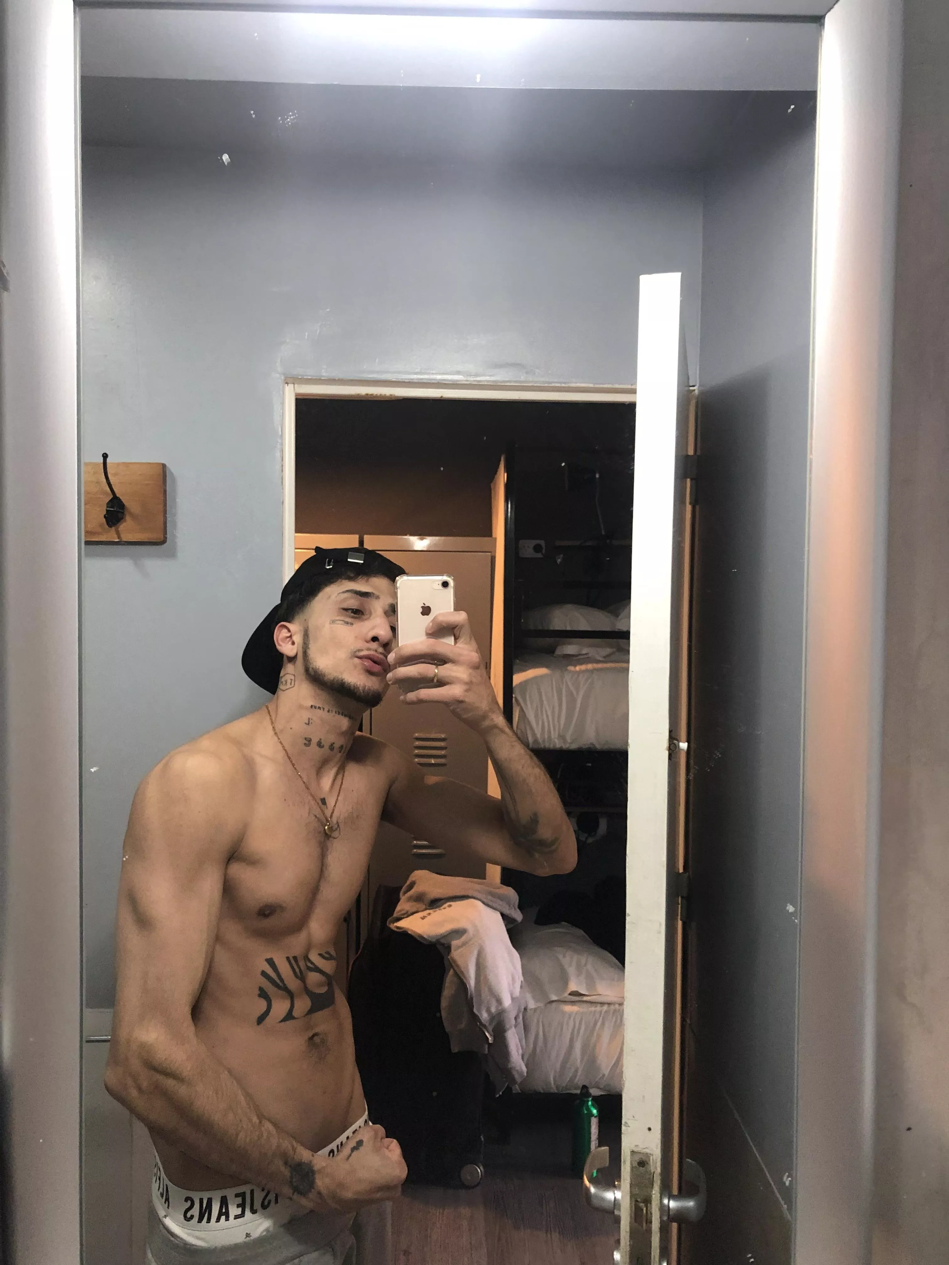 Describe me in one word posted by fardamn